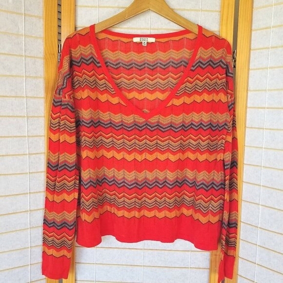 BB Dakota Sweaters - BB Dakota Chevron Stripe V-Neck Sweater Size Medium Colorful Long Sleeves Orange